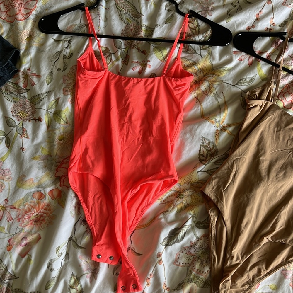 Bright pink bodysuit - Picture 2 of 2